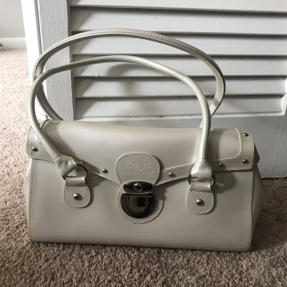 Beijo Shoulder Bag
